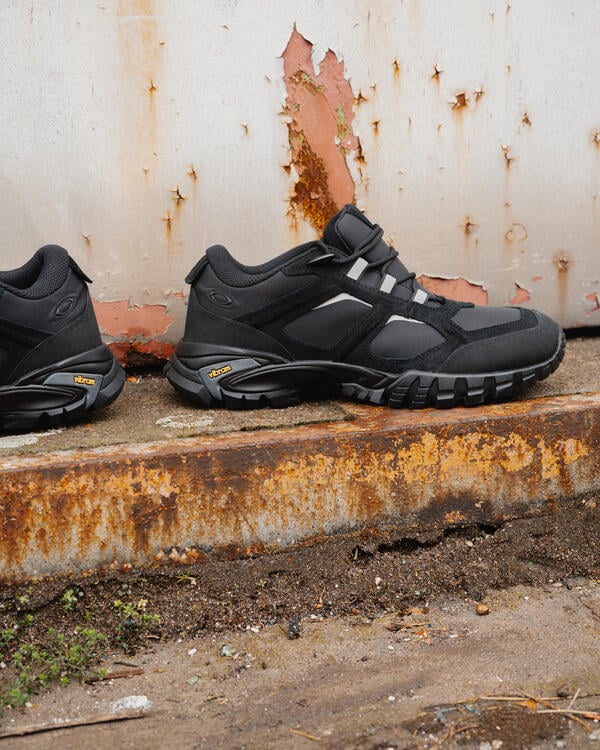 oakley-sierra-terrain-blackout